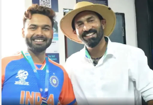 Dinesh Karthik presented Rishabh Pant with the fielding medal.